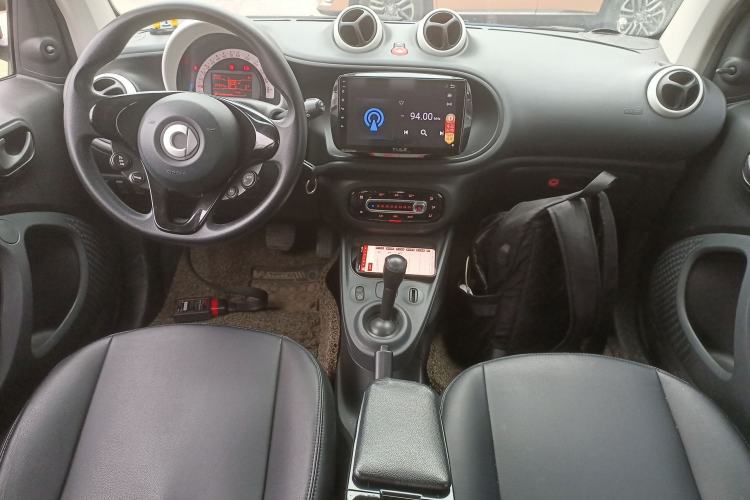 Used smart fortwo 2015 1.0L 52 kW hardtop Dynamic version
