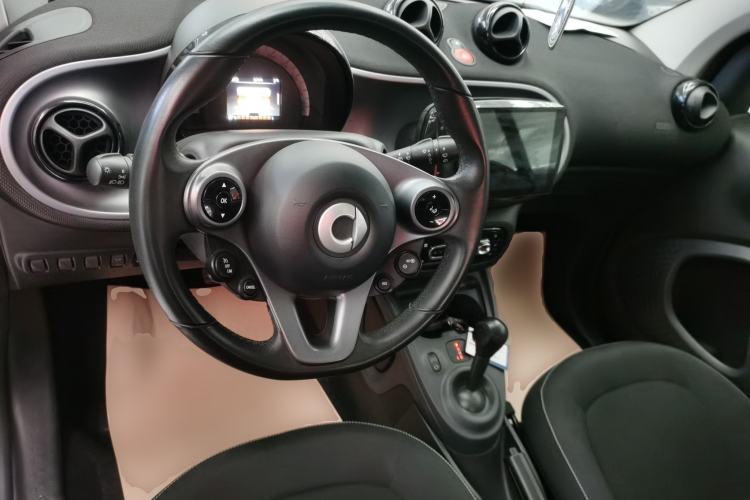 Used  fortwo 2019 0.9T 66kW Hardtop Wind Power Edition China VI
