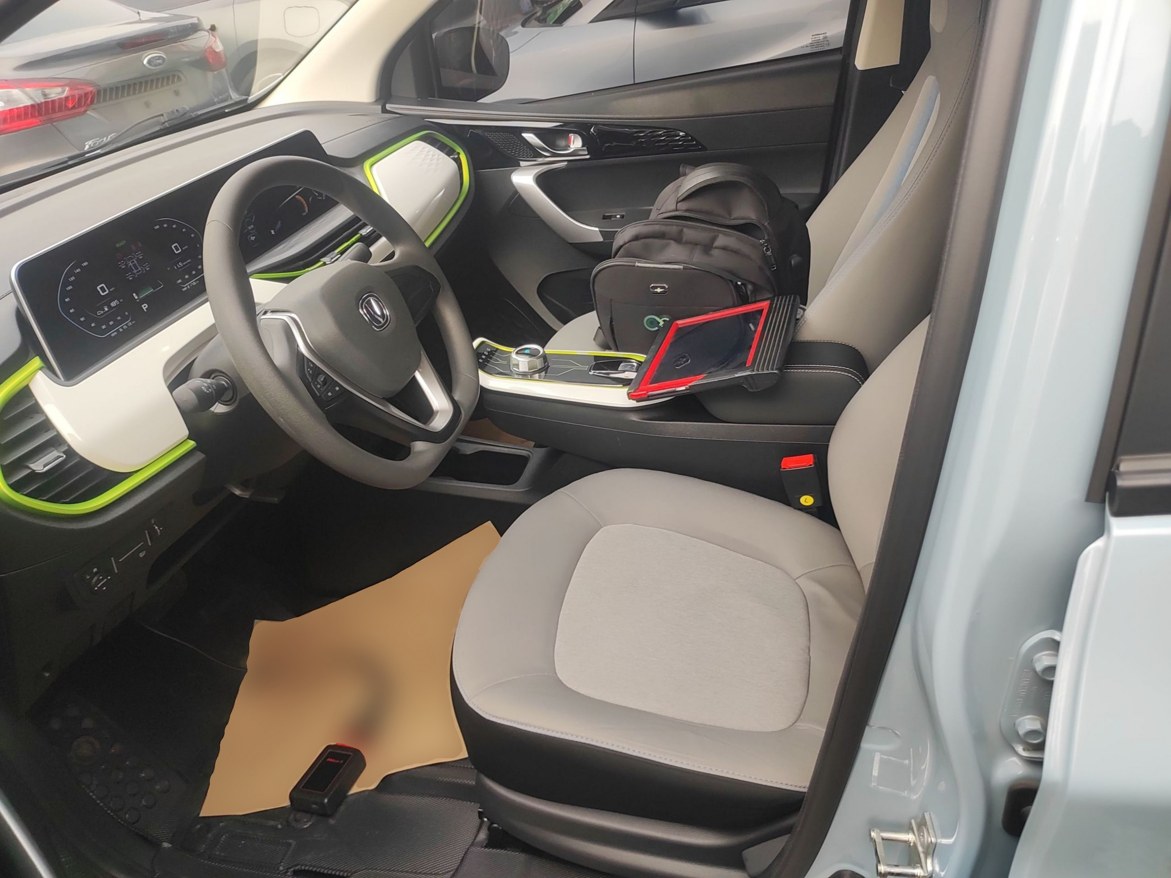 Переднее сиденье в автомобиле