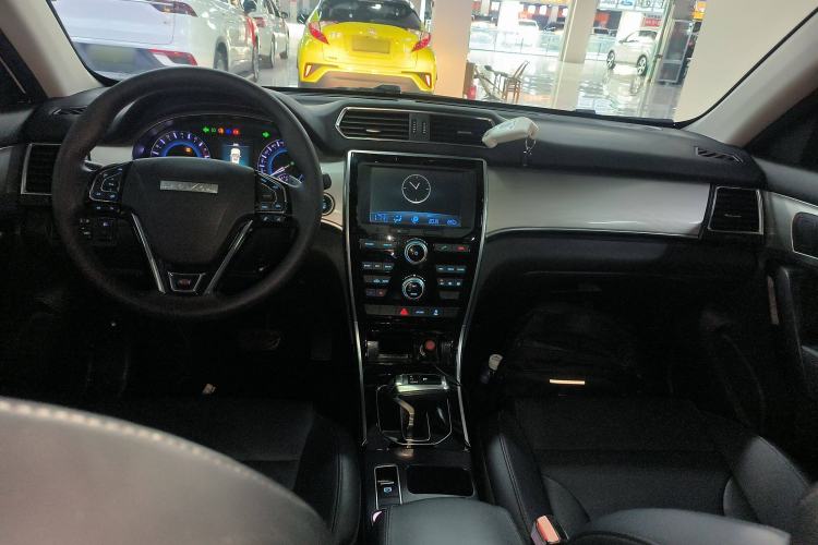 Used Haval H2 2018 Chuanxiang Edition Red Badge 1.5T Dual-Clutch Two-Wheel Drive Fashionable Model
