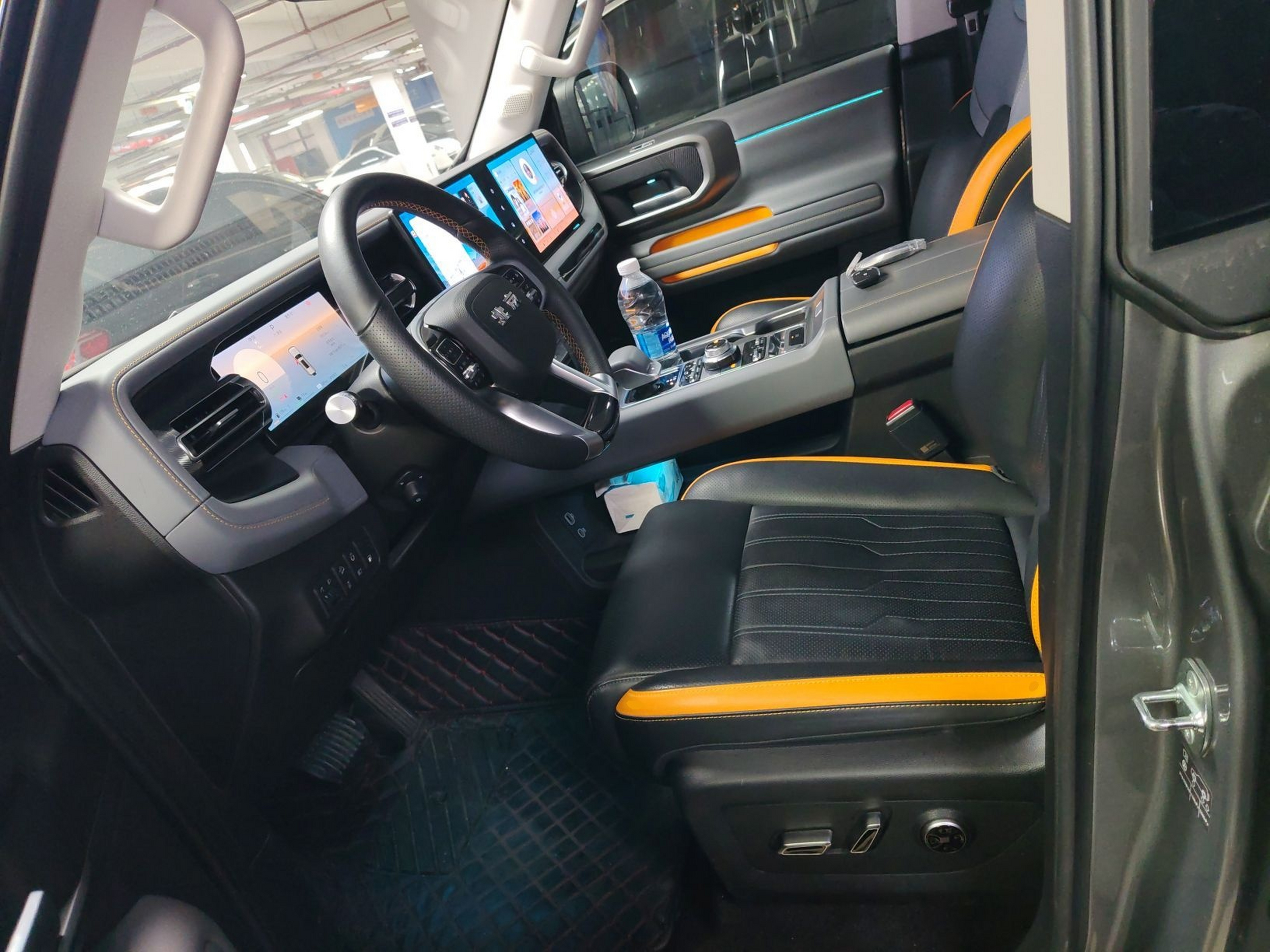 المقاعد الأمامية داخل السيارة