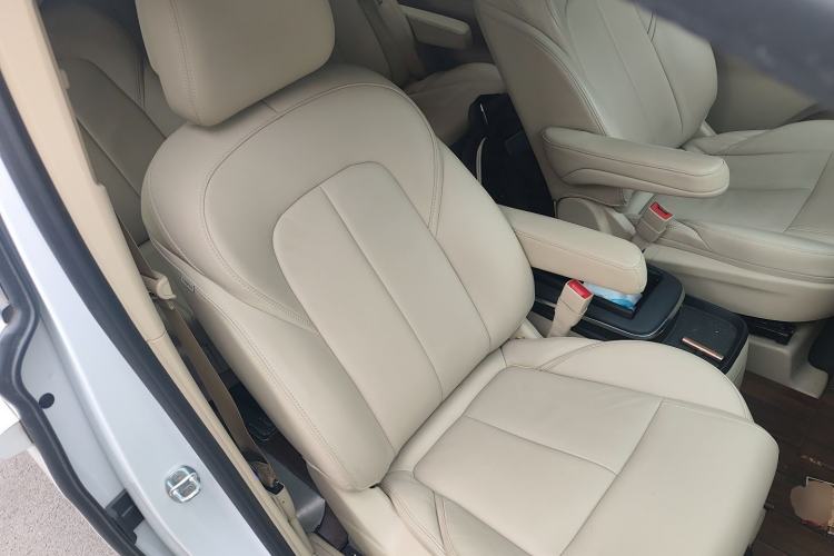 Used Buick GL8 2023 ES Lu Zun Deluxe Model
