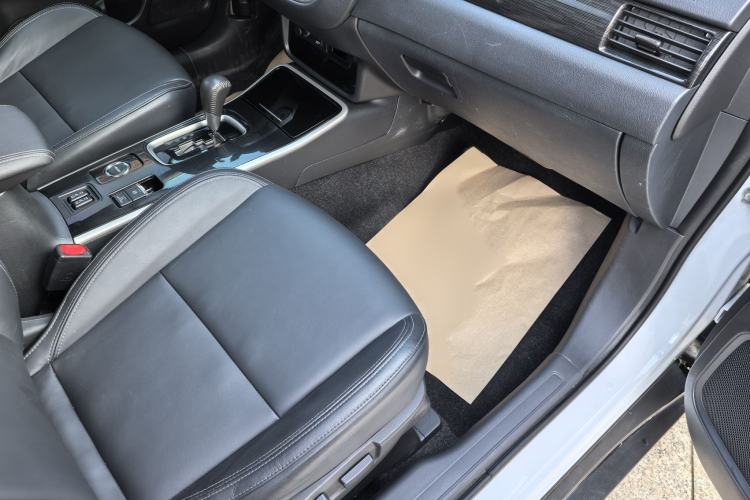 Used Mitsubishi Outlander 2019 2.4L 4x4 Zhi Xiang Edition 5 Seats China VI Standard