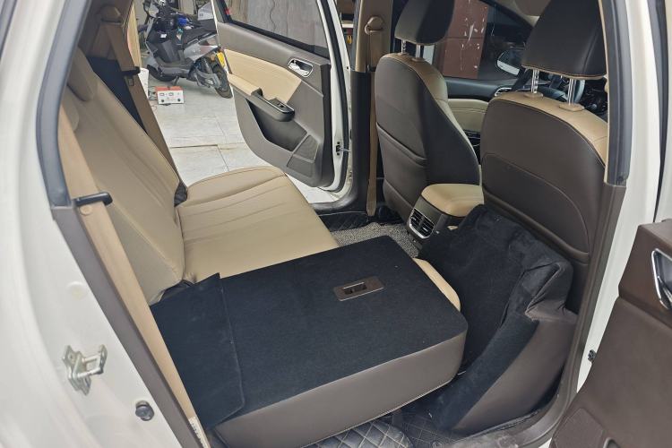 Used Baojun 310W 2017 1.5L Manual Fashion Model China V