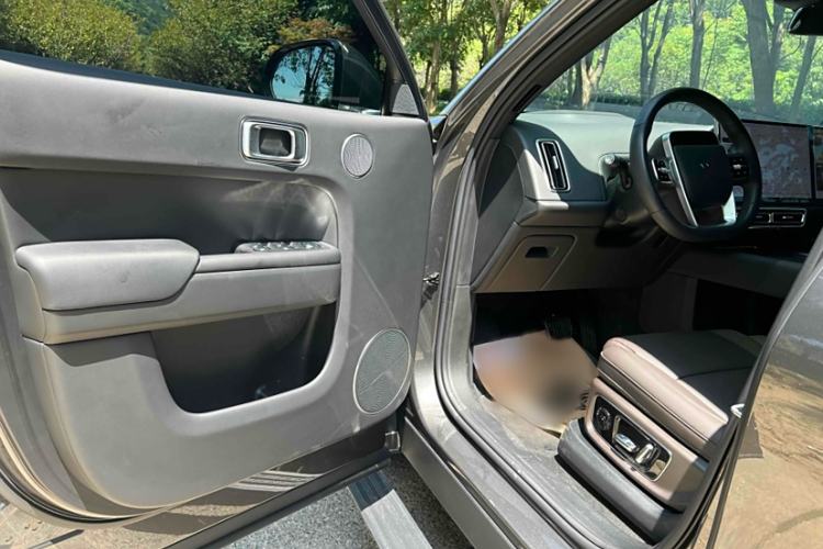 Used Li Auto L8 2023 Air model
