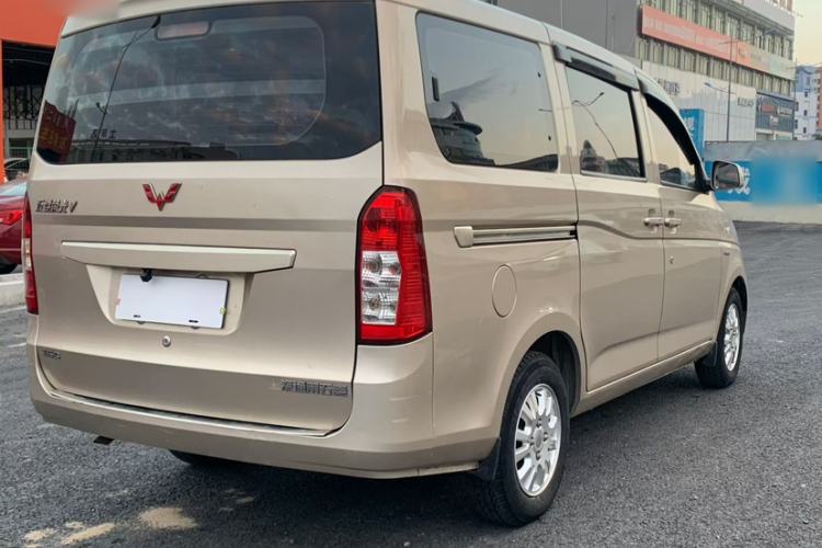 Used Wuling Rongguang V 2018 1.5L Standard Version
