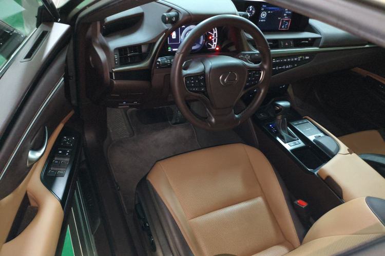 Used Lexus ES 2021 300h Excellence Edition