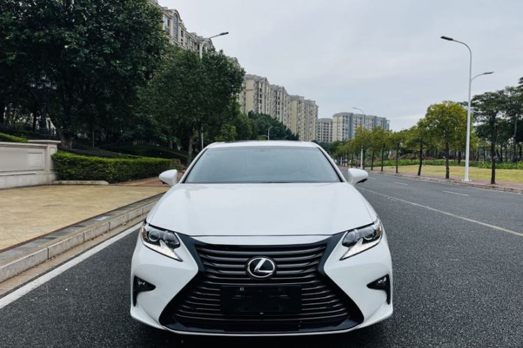 Used Lexus ES 2017 200 30th Anniversary Edition
