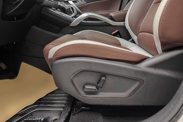 Used Geely Auto Emgrand X7 Sport 2022 1.8TD DCT Zhiya Trim
