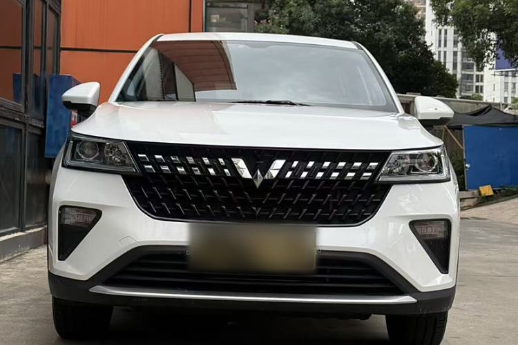 Used Wuling Alvez 2022 1.5L Manual Free-Style Model
