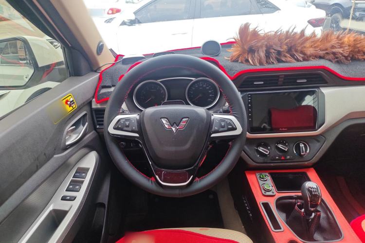 Used Wuling Hongguang 2019 1.5L S Comfort Edition China VI LAR
