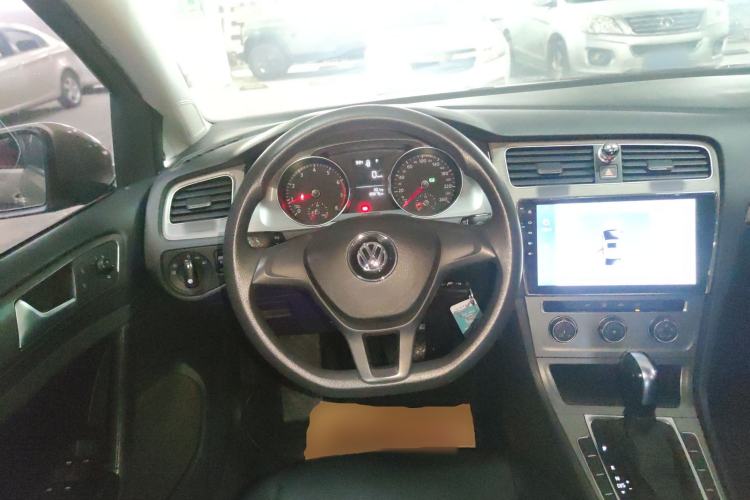 Used Volkswagen Golf 2016 1.6L Automatic Fashion Model
