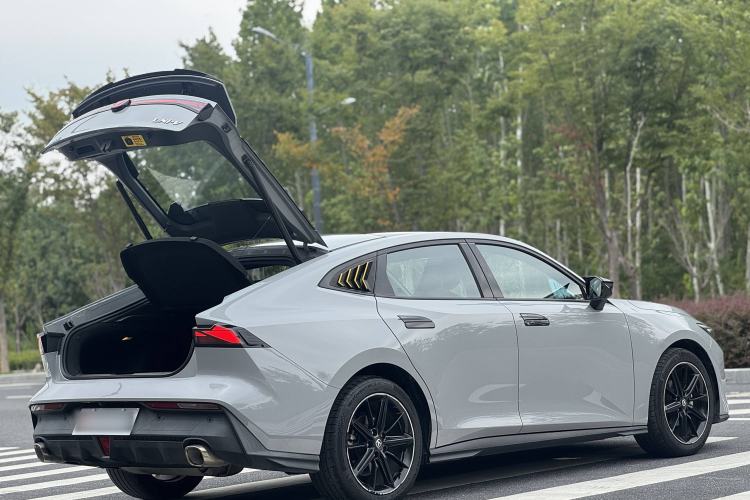 Used Changan UNI-V 2022 1.5T Prestige Version
