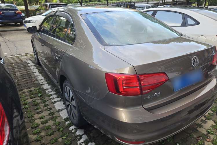 Used Volkswagen Sagitar 2017 230TSI Automatic Comfort Version
