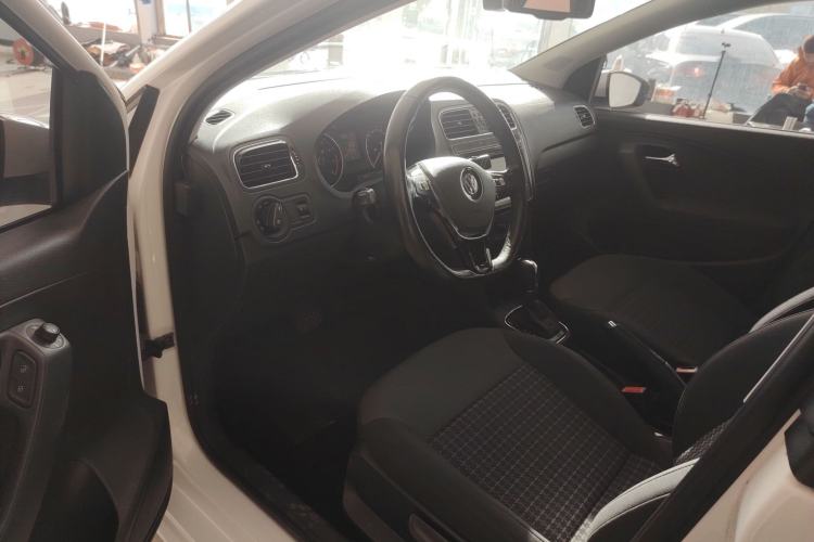 Used Volkswagen Polo 2016 1.6L Automatic Comfort Model
