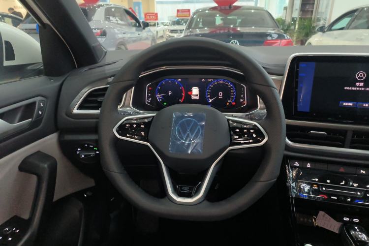 Used Volkswagen T-ROC 2025 Facelift Model 2 300TSI DSG Two-Wheel Drive Chenguang Edition
