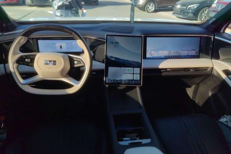 Used  L7 2023 1.5T 115 km MAX
