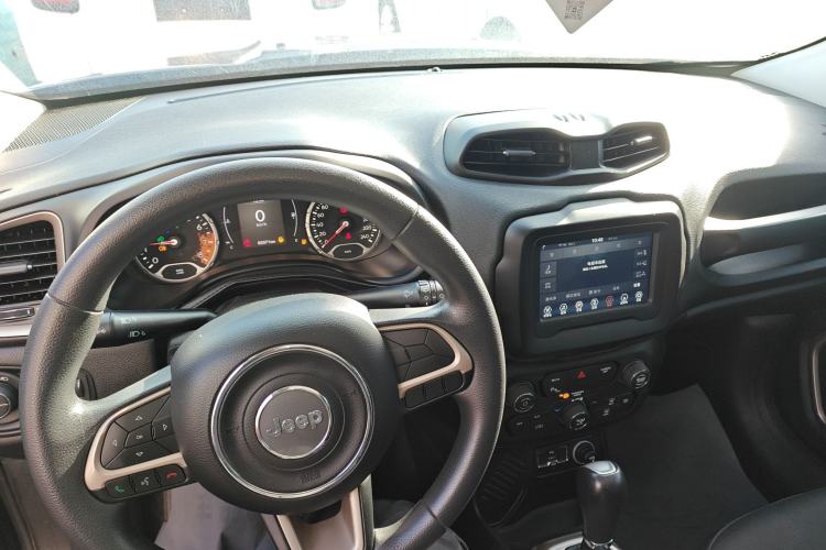 Used  Renegade 2018 Connected Large Screen Version 180T Automatic High-Energy Edition