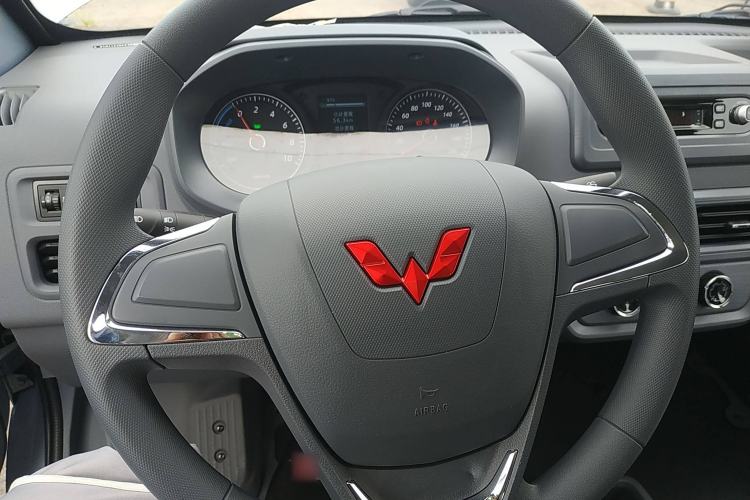 Used Wuling Yangguang 2024 300KM Comfort Version Passenger Van 75kW
