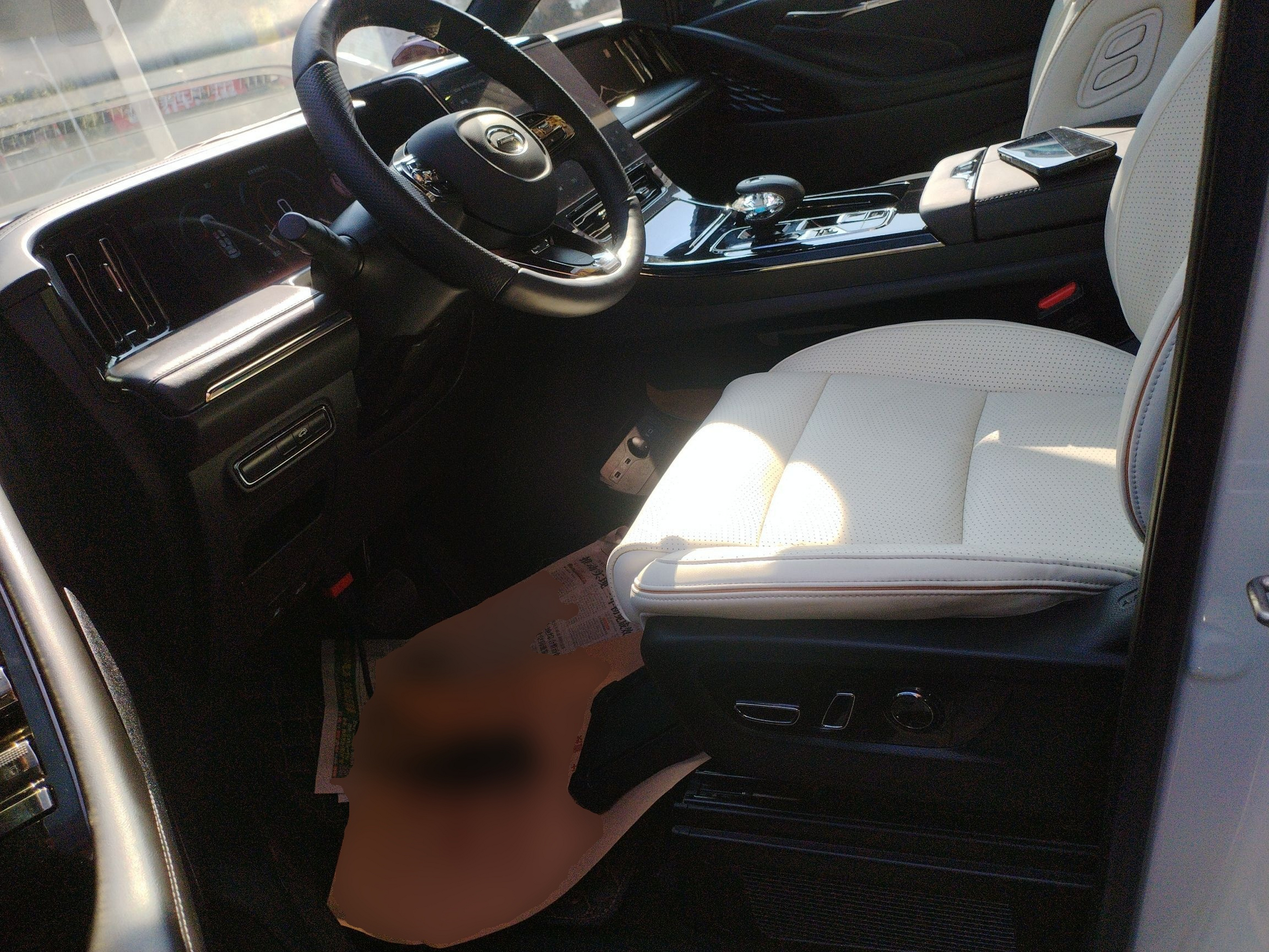 Переднее сиденье в автомобиле