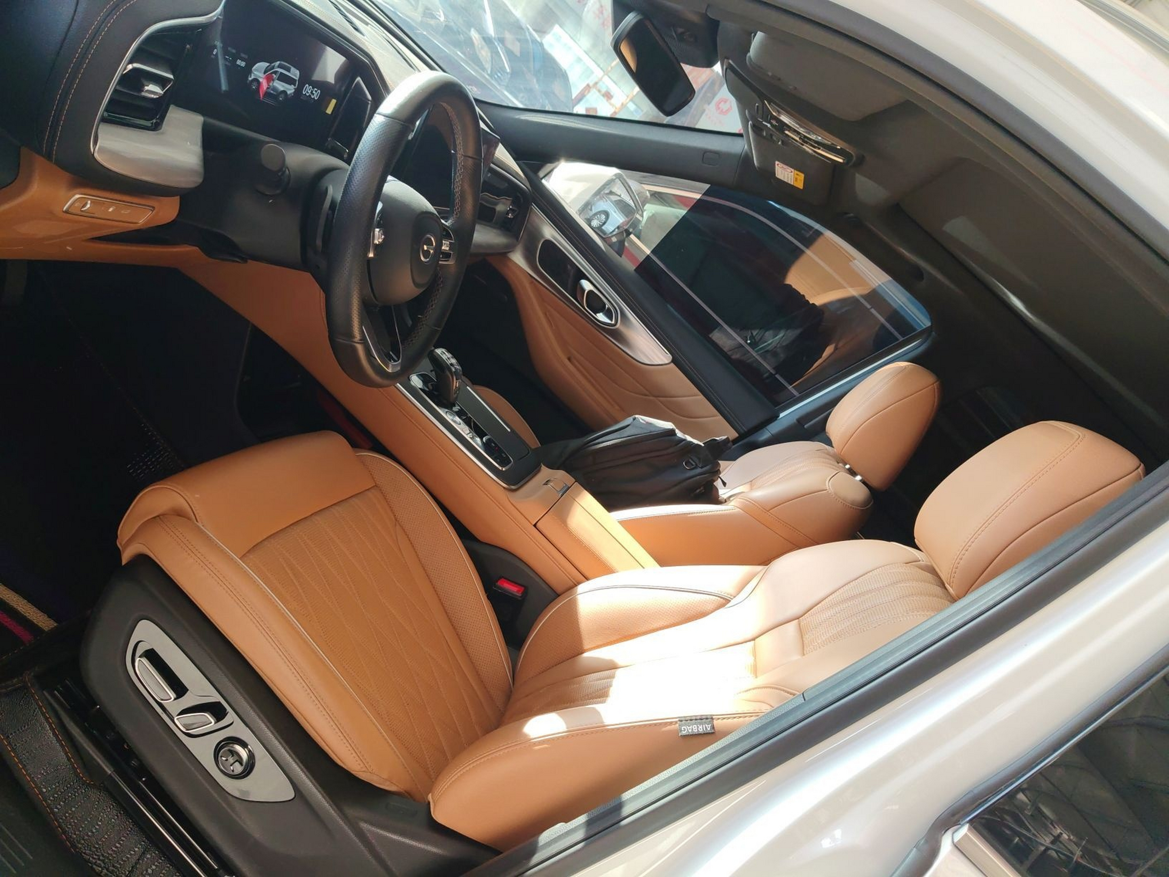 المقاعد الأمامية داخل السيارة