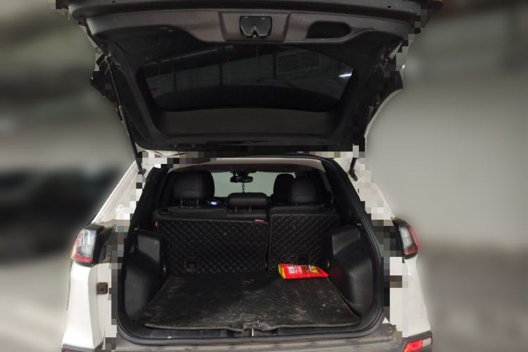 Used  Cherokee 2019 2.0T Two-Wheel Drive Smart Enjoyment Version China V
