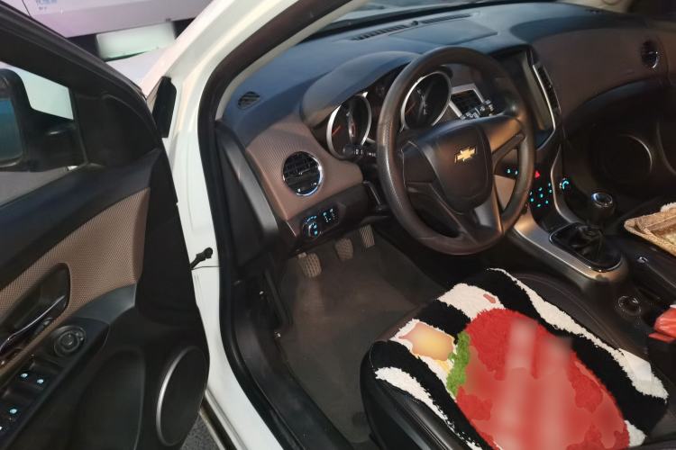 Used Chevrolet Cruze 2015 Hatchback 1.6L Manual Comfort Edition