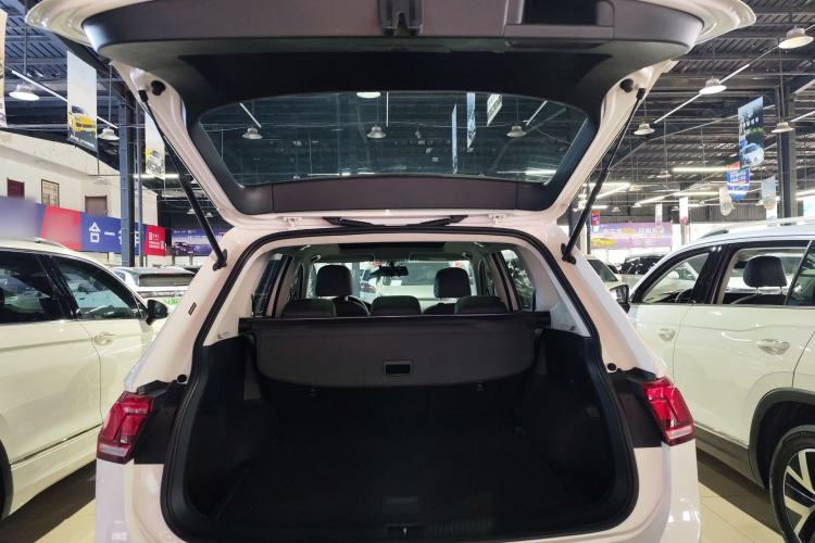 Used Volkswagen Tiguan L 2019 Updated Version 330TSI Automatic Two-Wheel Drive Panoramic Comfort Edition China VI Standard
