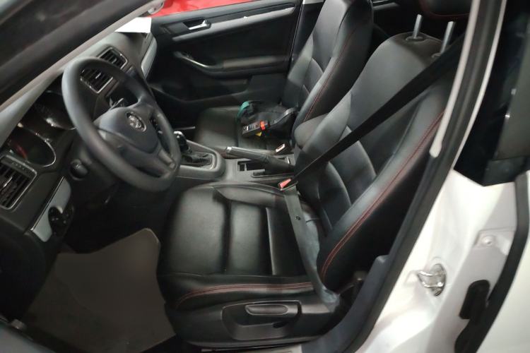 Used Volkswagen Sagitar 2015 1.6L Automatic Fashion Model
