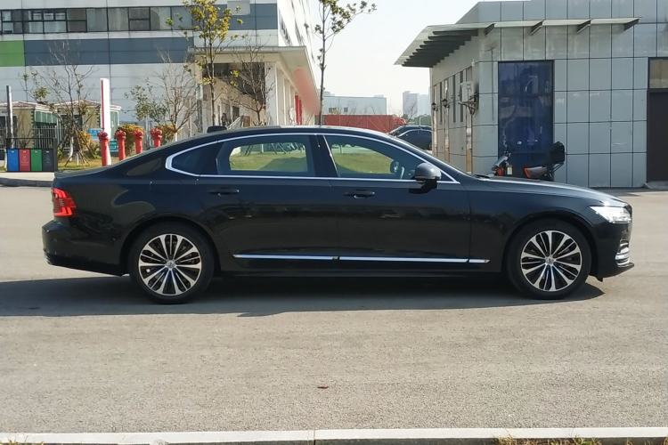 Used Volvo S90 2025 B5 Zhiyi Luxury Edition
