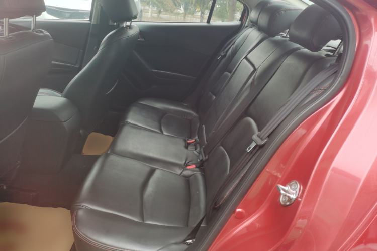 Used Mazda Mazda 3 Axela 2016 Sedan 1.5L Manual Luxury Model
