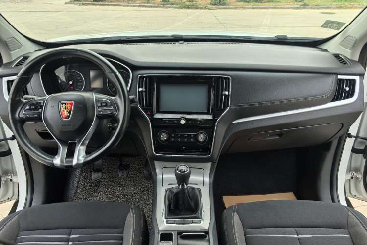 Used Roewe RX5 2016 Revised Version 20T Two-Wheel Drive Manual Transmission Luxury Edition
