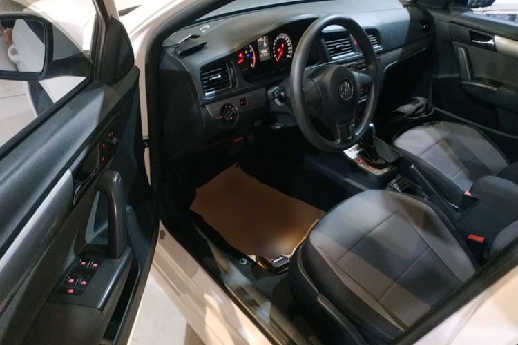 Used Volkswagen Gran Lavida 2013 1.6L Automatic Fashion Model