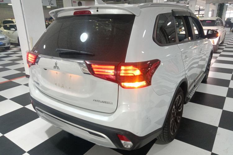Used Mitsubishi Outlander 2019 2.0L Two-Wheel Drive Comfort Edition 5 Seats China VI Standard
