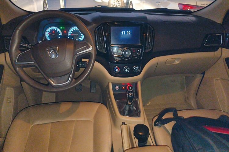 Used Baojun 730 2014 1.5L manual Comfort ESP version 7 seats
