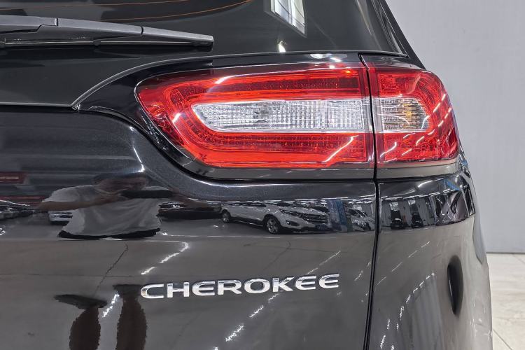 Used  Cherokee 2017 2.0L Superior Edition
