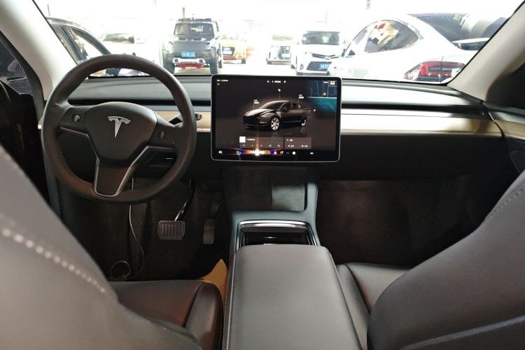 Used Tesla Model Y 2022 Long-Range All-Wheel-Drive Version