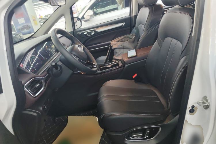 Used GAC Trumpchi M6 2023 PRO 270T DCT Luxury Edition
