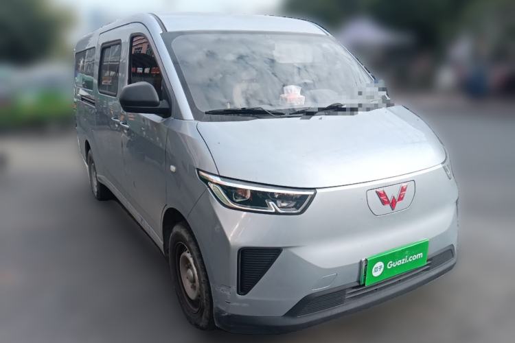 Used Wuling Yangguang 2024 300KM Comfort Version Passenger Van 75kW
