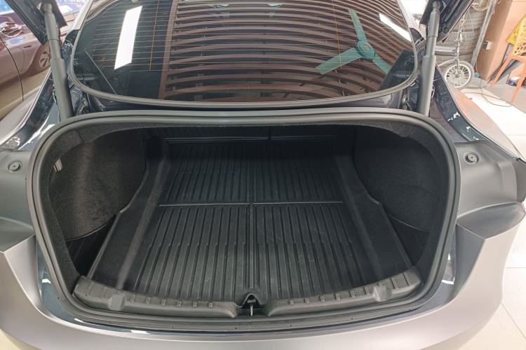 Used Tesla Model 3 2025 Rear-Wheel-Drive Version
