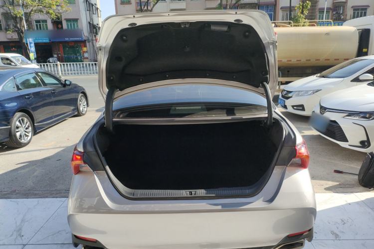 Used Toyota Avalon 2019 2.5L Ambition Version China VI Standard
