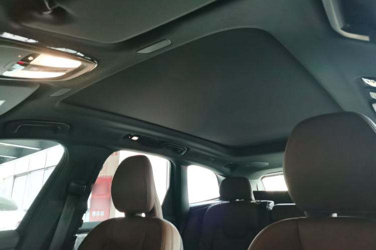 Used Volvo XC60 New Energy 2025 Plug-in Hybrid Long-Range All-Wheel Drive Smart Luxury Edition
