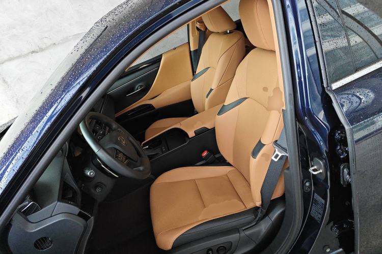 Used Lexus ES 2023 200 Excellence Edition
