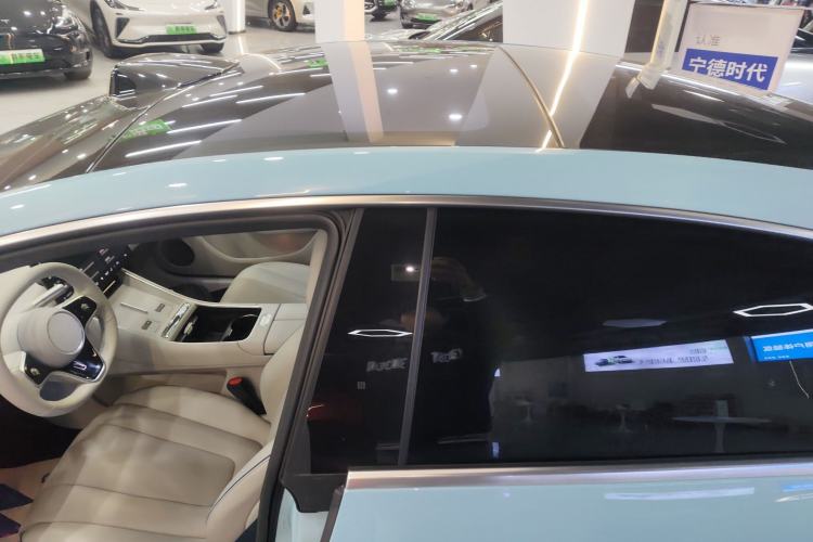 Used Hima Luxeed S7 2025 855 km Max
