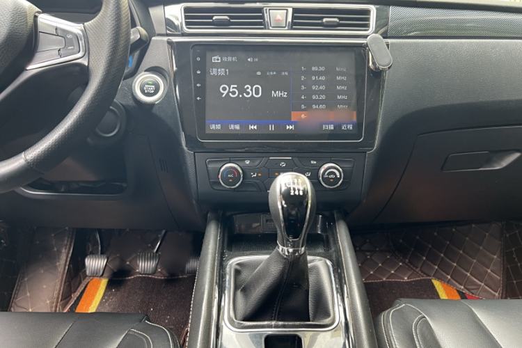 Used Dongfeng Fengon 580 2017 1.5T Manual Luxury Model
