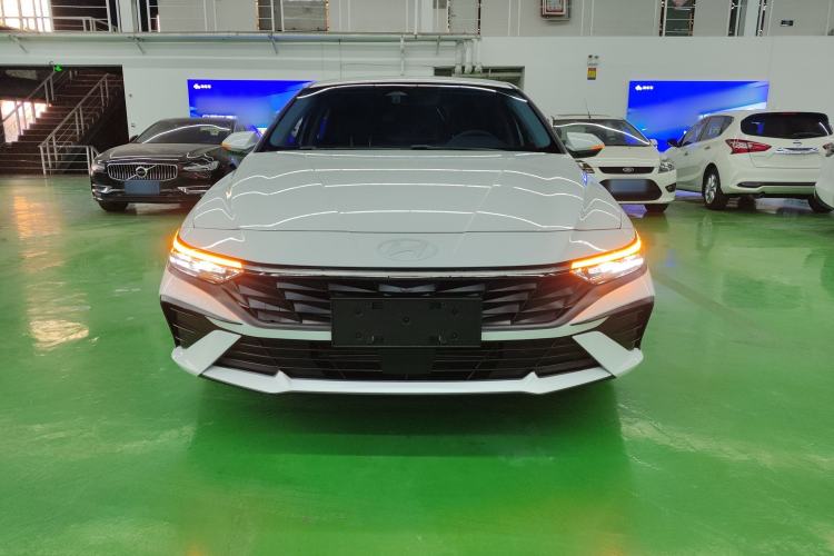 Used Hyundai Elantra 2023 1.5L CVT LUX Prestige Edition