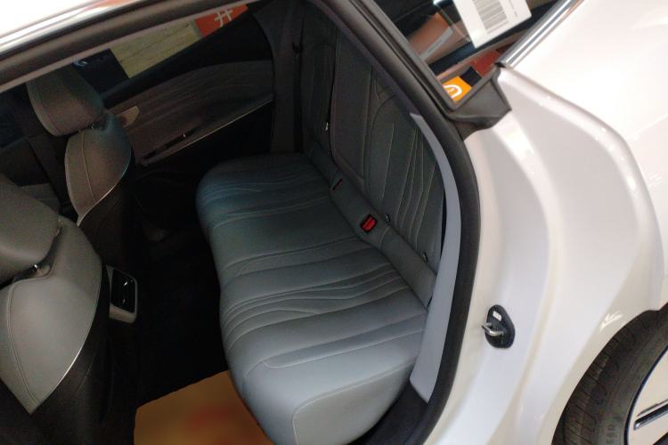 Used  E8 2024 550 km Range Rear-Drive MAX