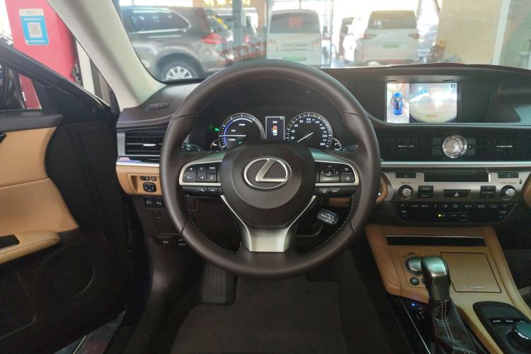 Used Lexus ES 2015 300h Comfort Edition