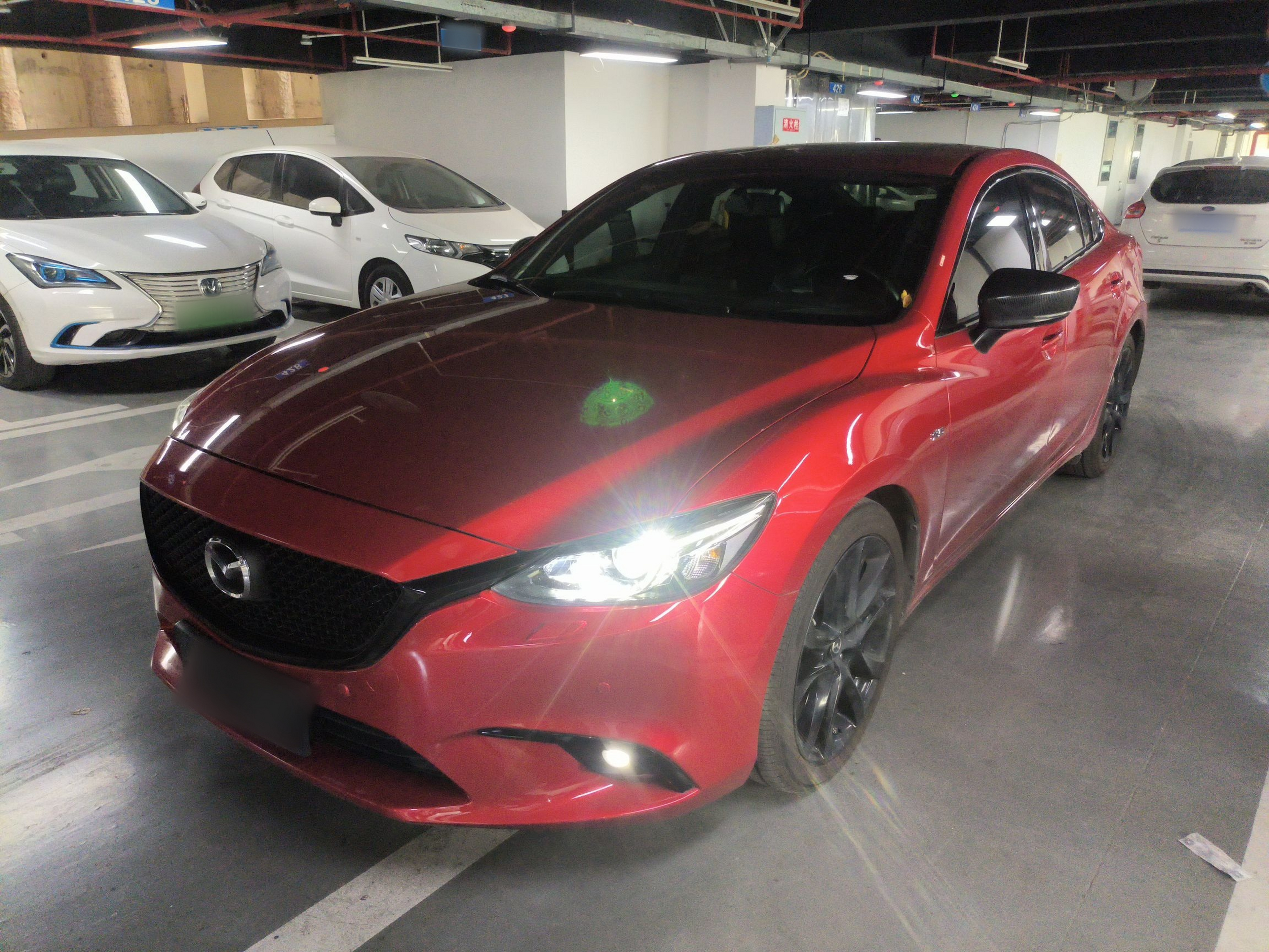 Под передней частью автомобиля