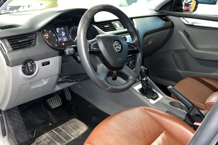 Used Skoda Octavia 2015 1.6L Automatic Yijie Edition
